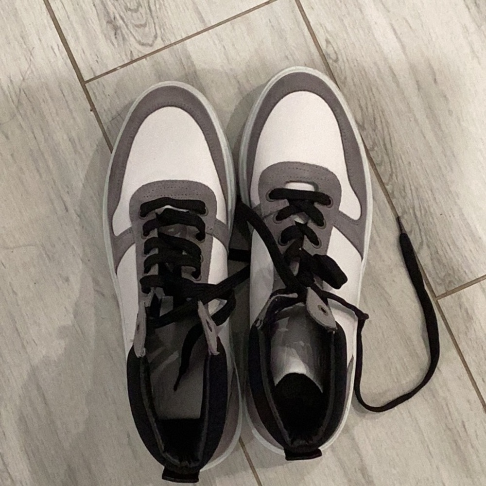 Stylish Gray and White Men's Sneakers